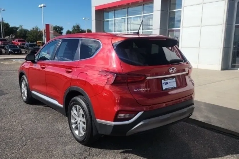 2019 Hyundai Santa Fe SE photo 1