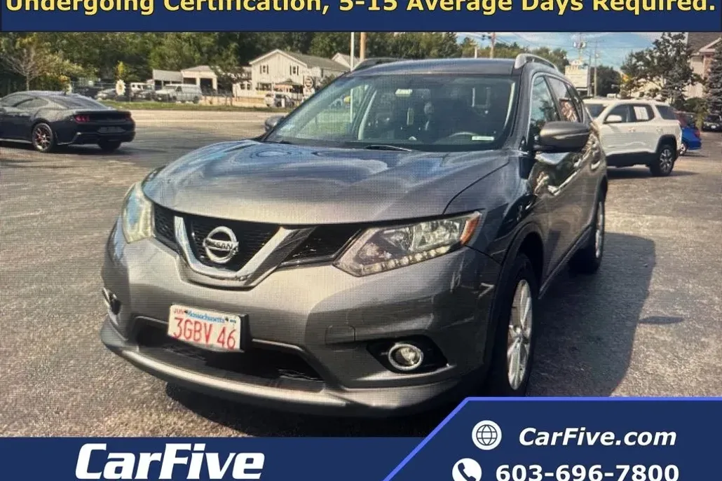 2015 Nissan Rogue SV photo 1