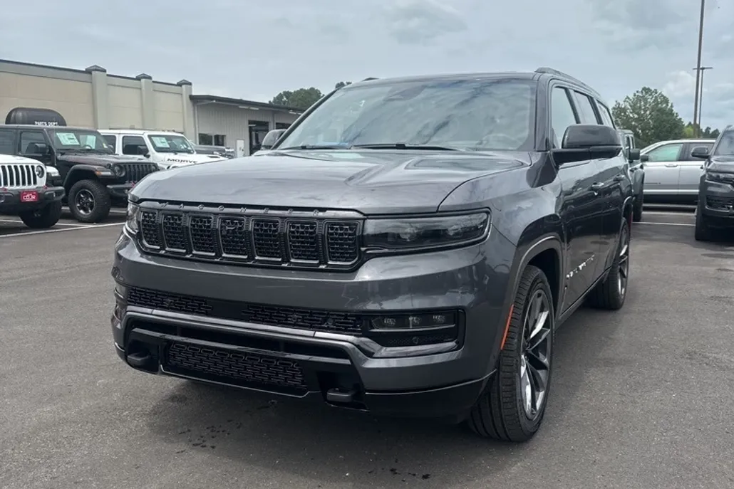 2024 Jeep Grand Wagoneer II photo 1