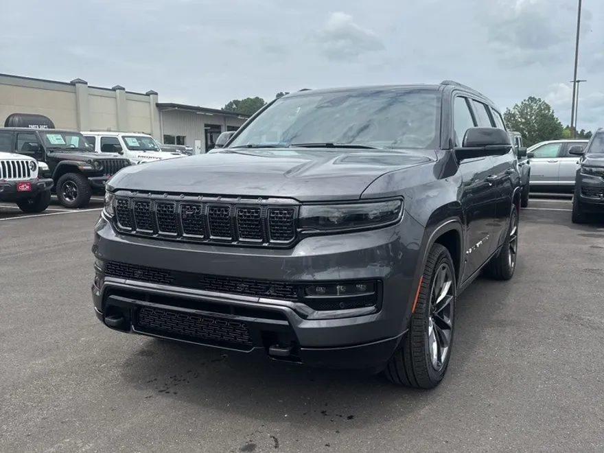 2024 Jeep Grand Wagoneer II photo 1