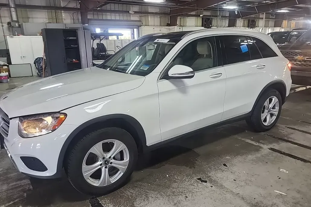 2018 Mercedes Benz GLC 300 4MATIC photo 1