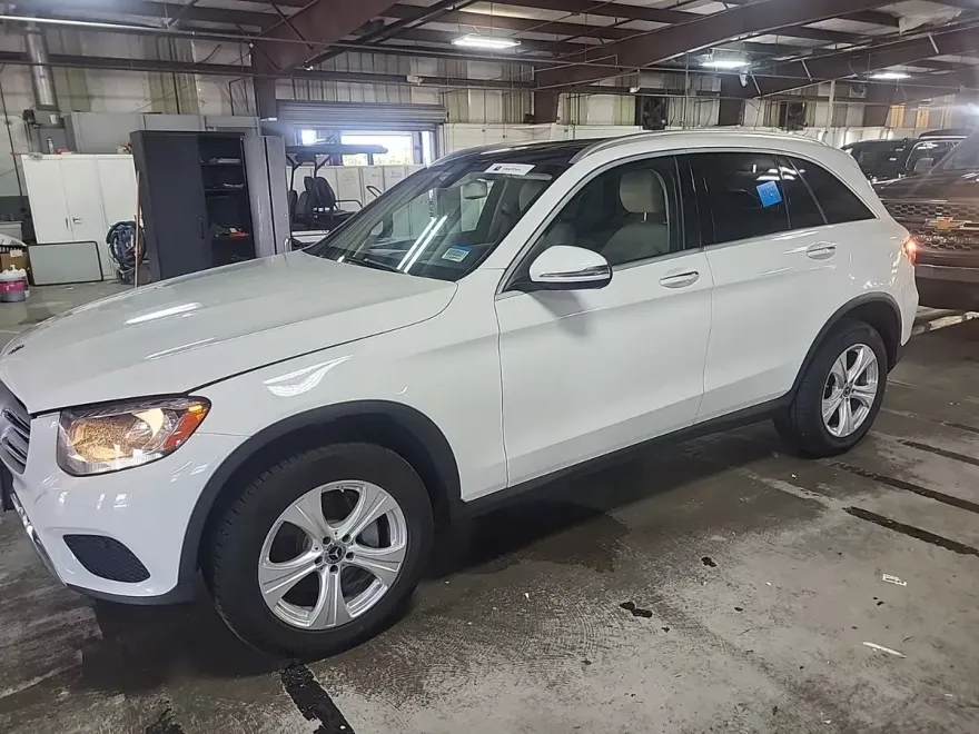 2018 Mercedes Benz GLC 300 4MATIC photo 1