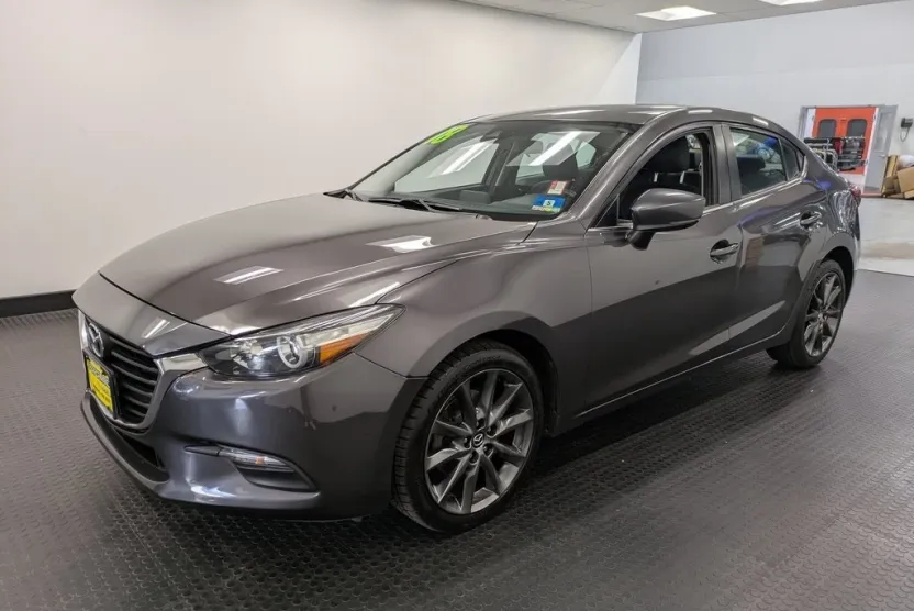 2018 Mazda Mazda3 Touring photo 1