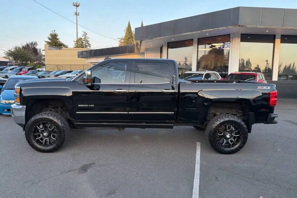 2015 Chevrolet Silverado 3500HD LTZ photo 1