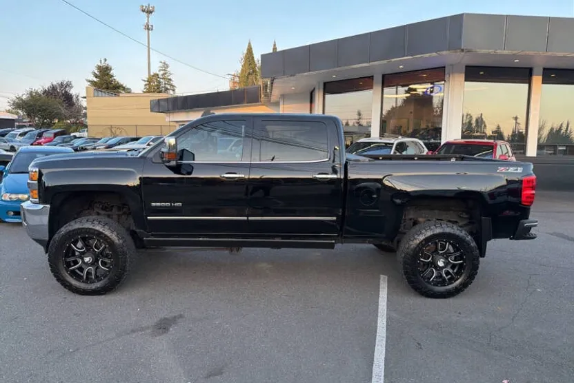 2015 Chevrolet Silverado 3500HD LTZ photo 1