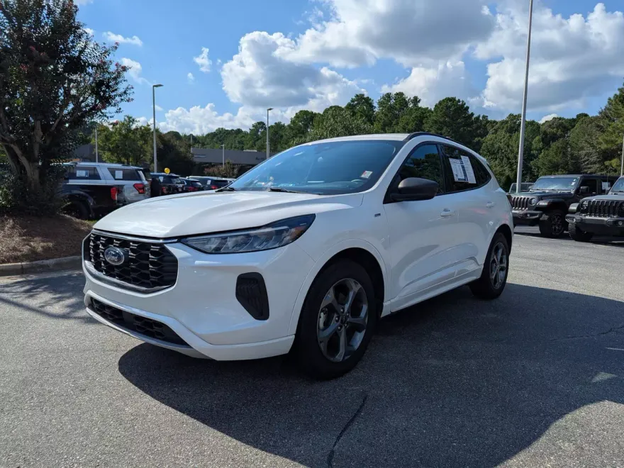 2024 Ford Escape ST-Line photo 1