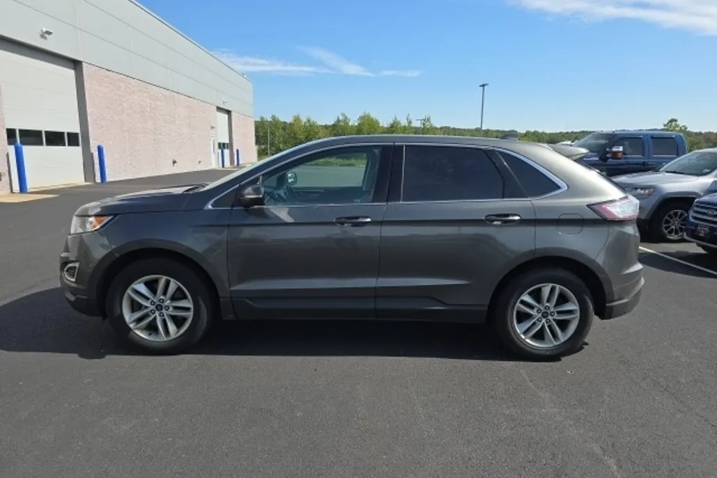 2017 Ford Edge SEL photo 1