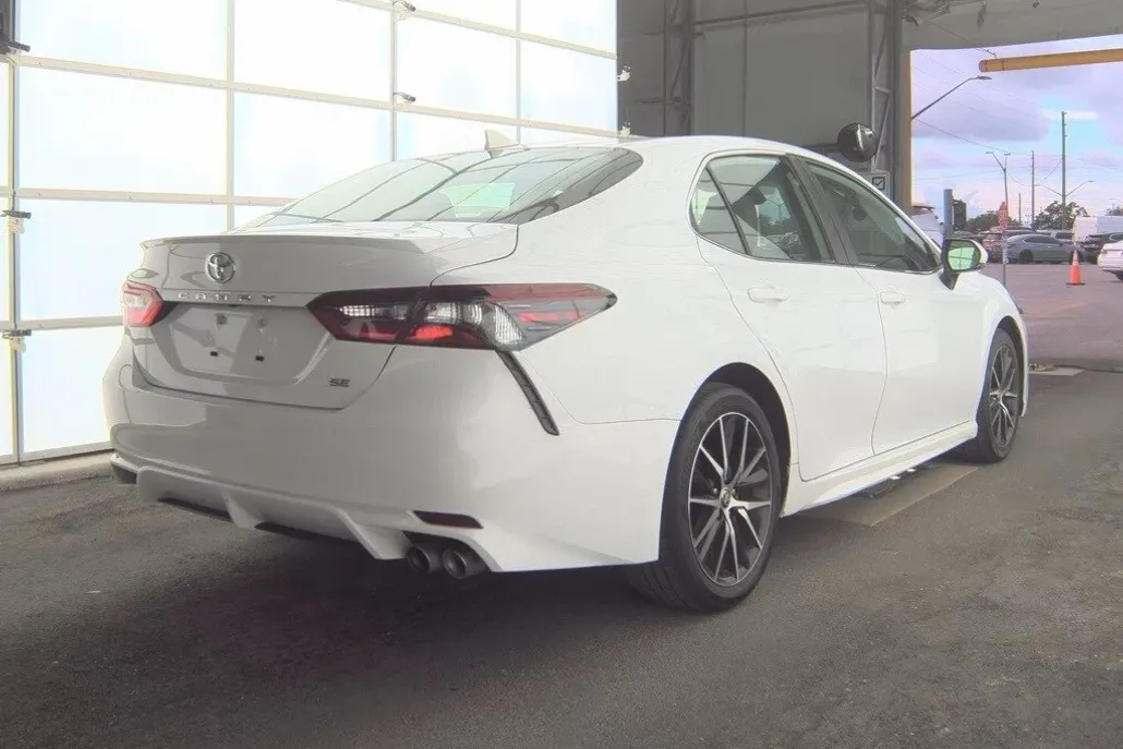 2024 Toyota Camry SE photo 1