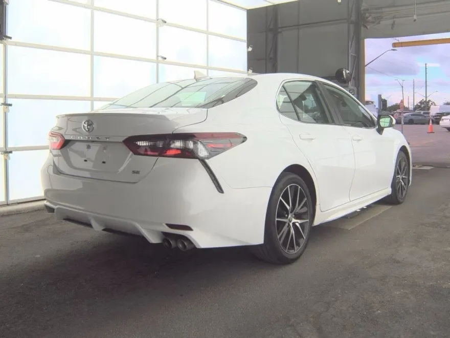 2024 Toyota Camry SE photo 1