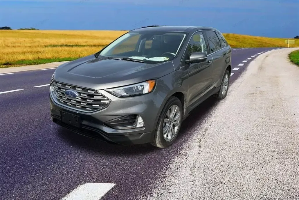 2022 Ford Edge Titanium photo 1