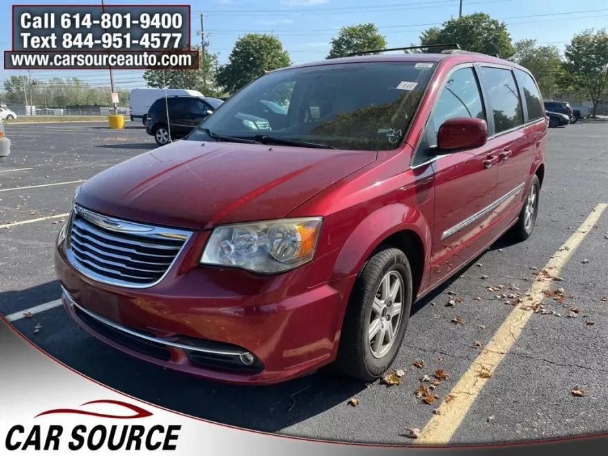 2012 Chrysler Town & Country Touring photo 1