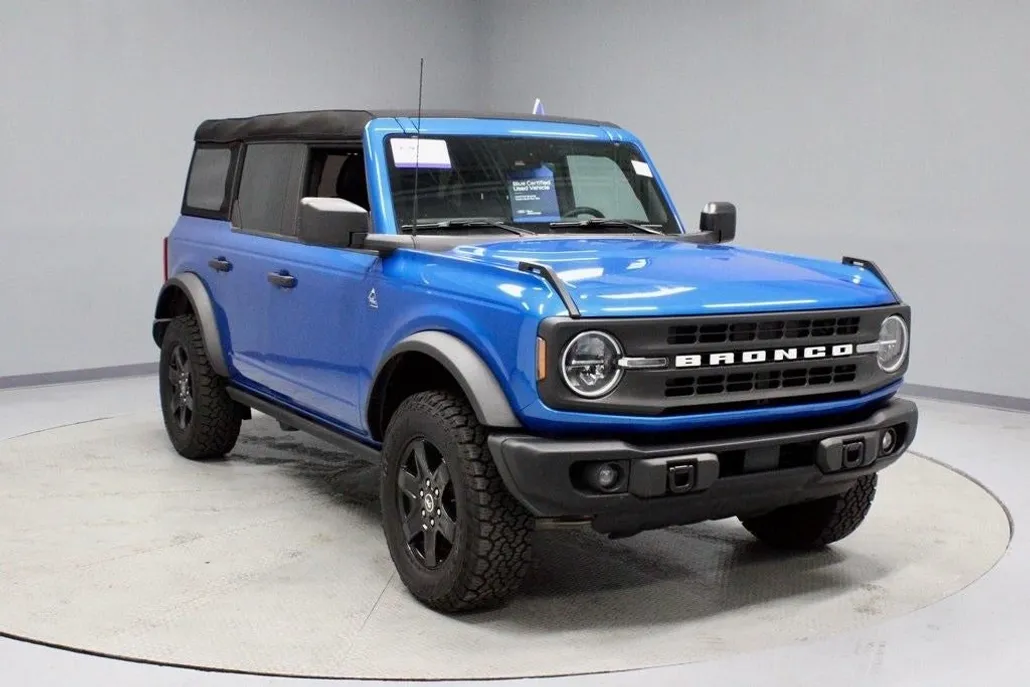 2023 Ford Bronco Black Diamond photo 1