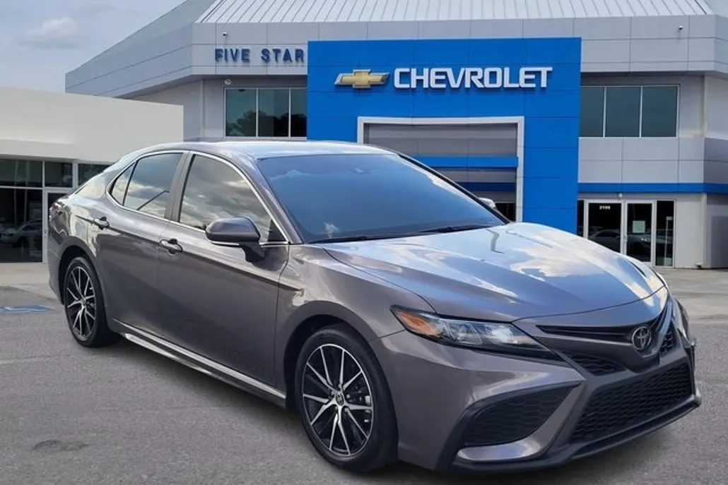 2023 Toyota Camry SE photo 1