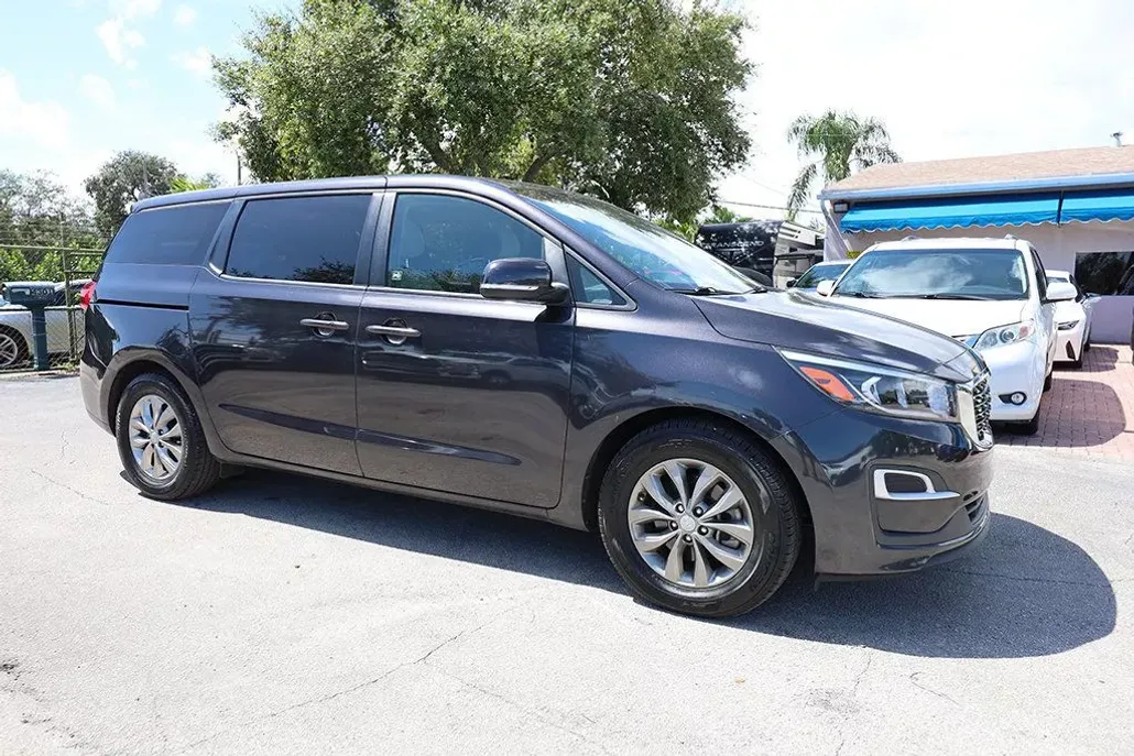 2023 Kia K5 GT-Line photo 1