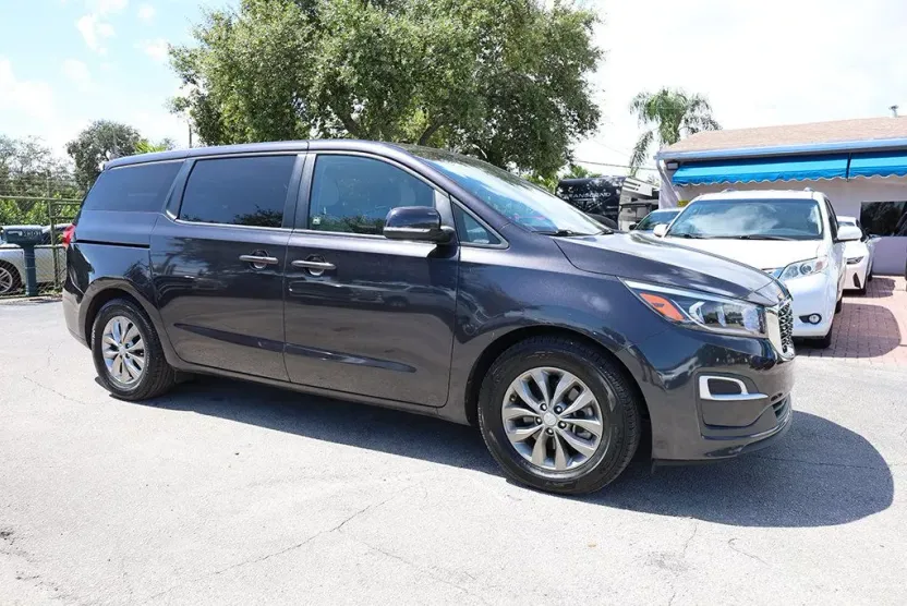 2023 Kia K5 GT-Line photo 1