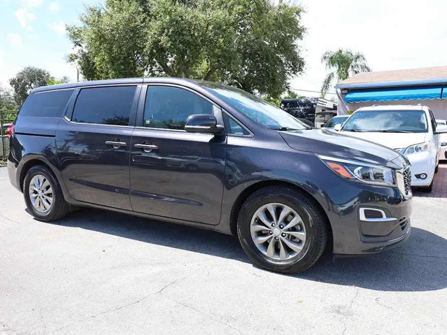 2023 Kia K5 GT-Line photo 1