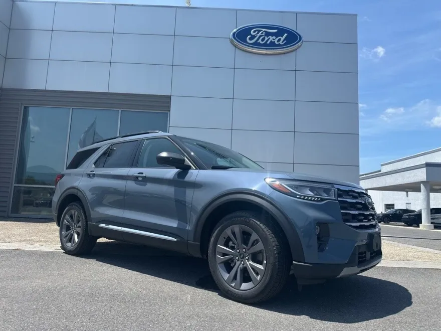 2025 Ford Explorer photo 1