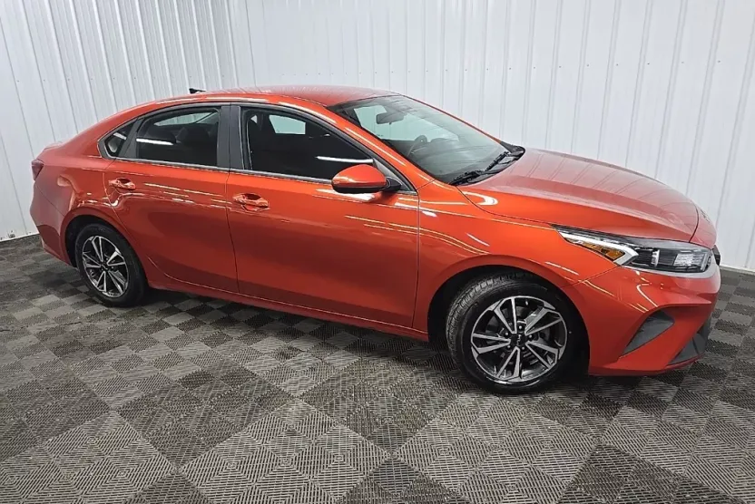 2023 Kia Forte LXS photo 1