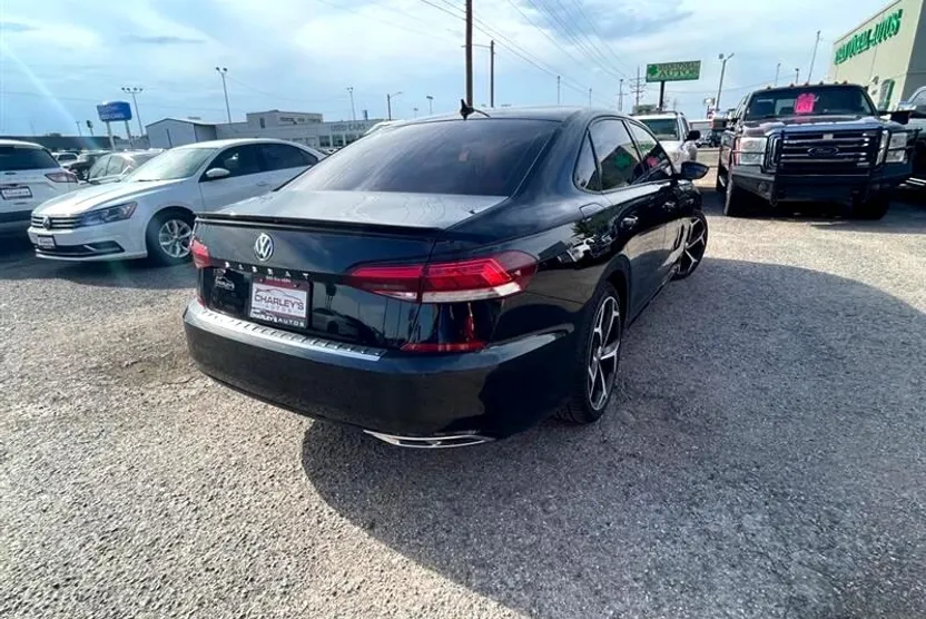 2020 Volkswagen Passat R-Line photo 1