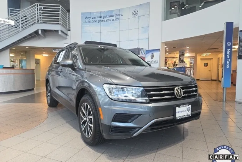 2019 Volkswagen Tiguan SEL R-Line photo 1