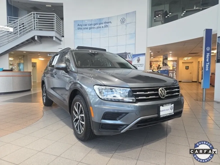 2019 Volkswagen Tiguan SEL R-Line photo 1