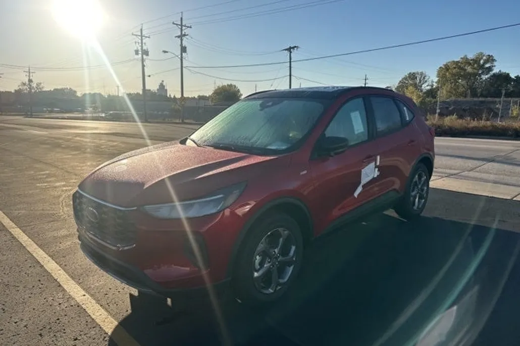 2026 Ford Escape ST-Line photo 1