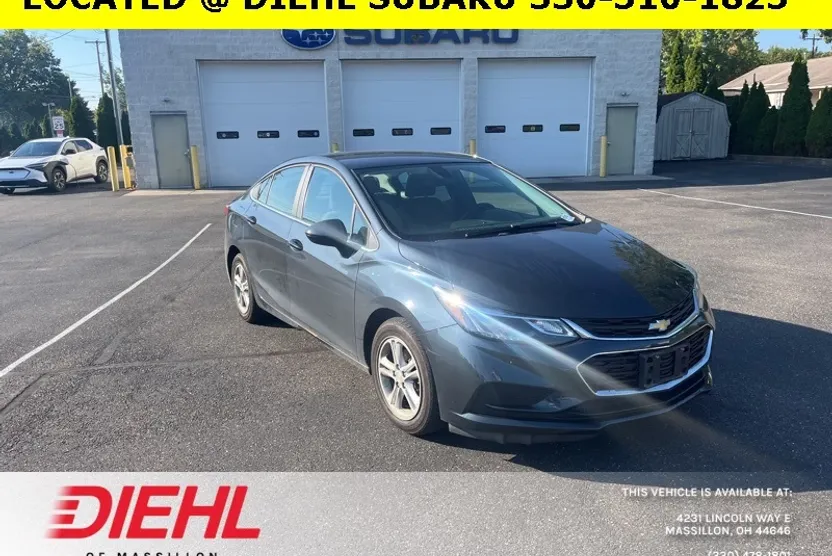 2017 Chevrolet Cruze LT photo 1