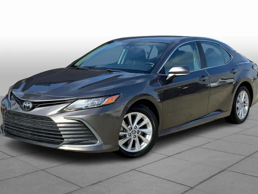 2024 Toyota Camry LE photo 1