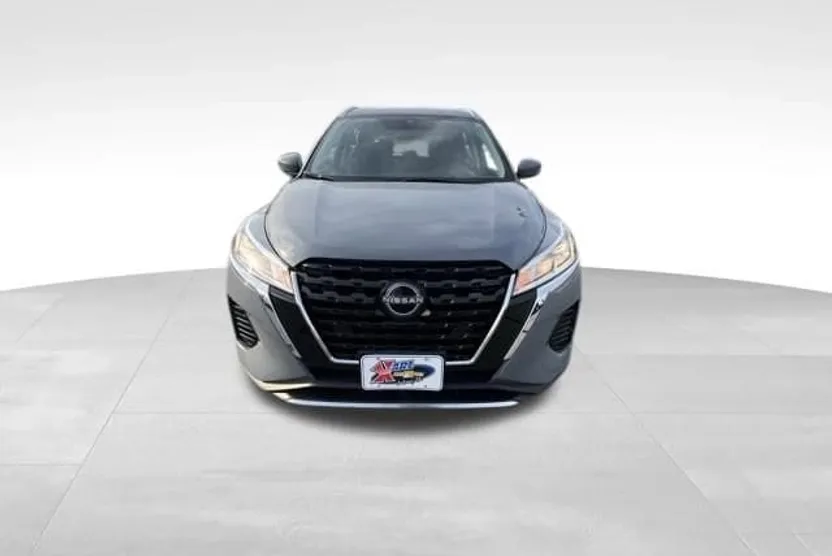 2023 Nissan Kicks SV photo 1