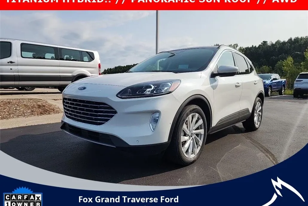 2022 Ford Escape Titanium Hybrid photo 1