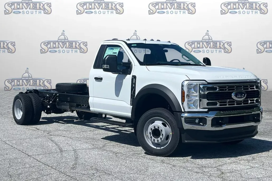 2025 Ford F-550 photo 1