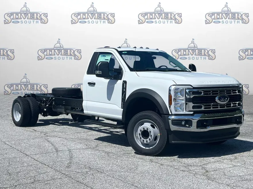 2025 Ford F-550 photo 1