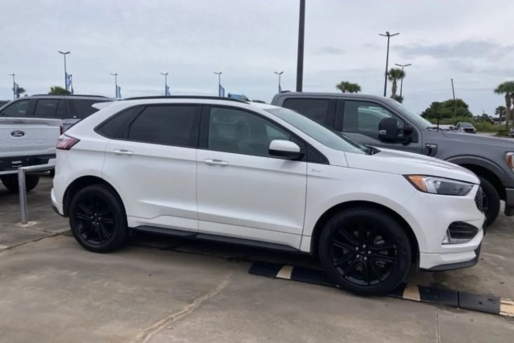 2024 Ford Edge ST photo 1