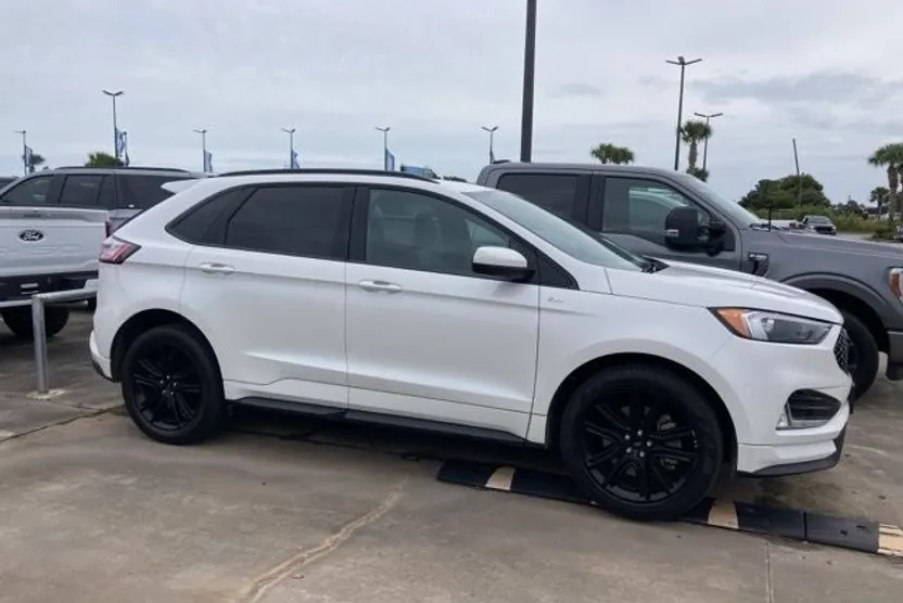 2024 Ford Edge ST photo 1