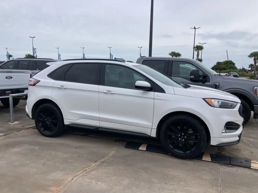 2024 Ford Edge ST photo 1