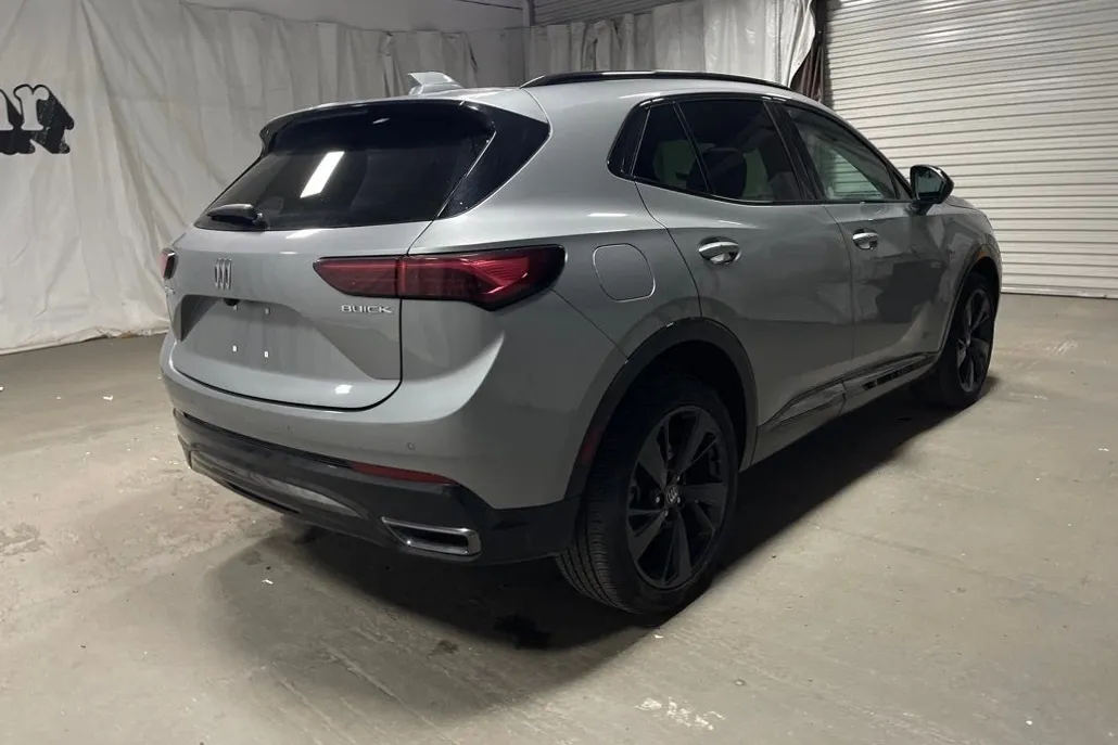 2024 Buick Envision Essence photo 1
