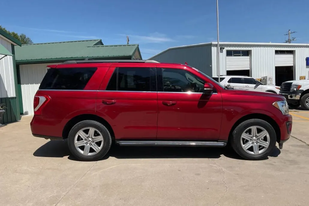 2019 Ford Expedition XLT photo 1