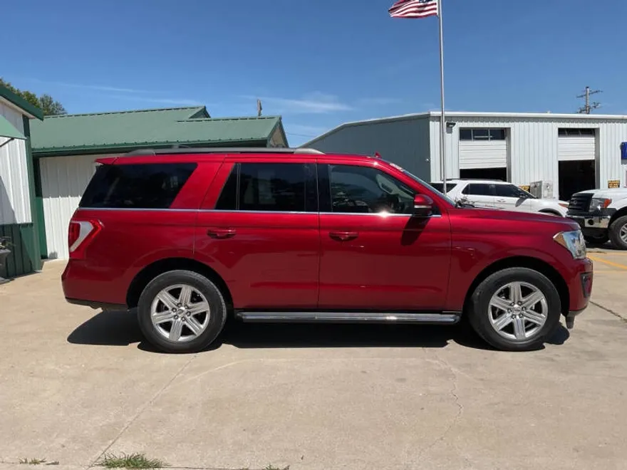 2019 Ford Expedition XLT photo 1