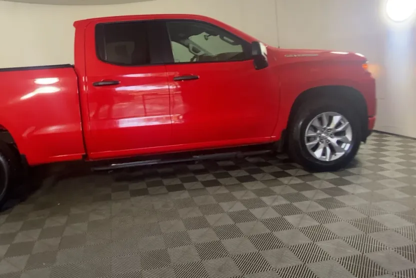 2021 Chevrolet Silverado Custom photo 1