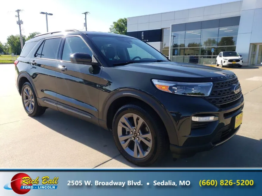 2022 Ford Explorer XLT photo 1