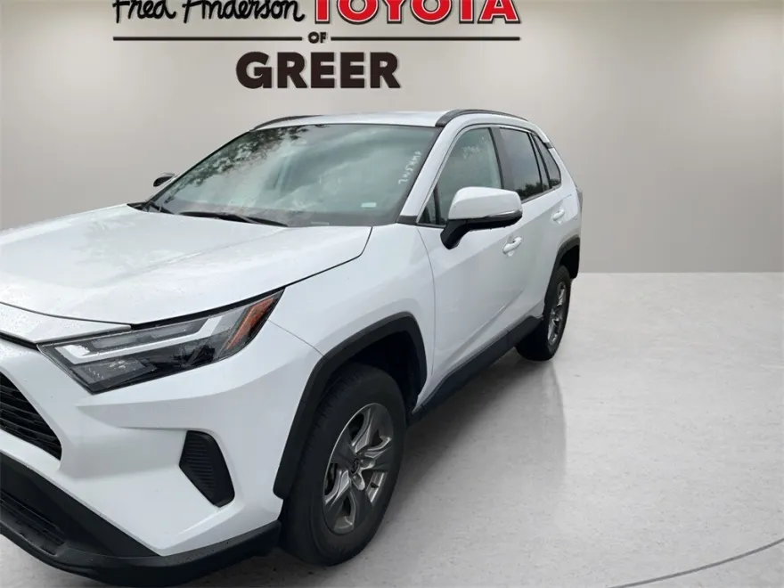 2024 Toyota RAV4 XLE photo 1