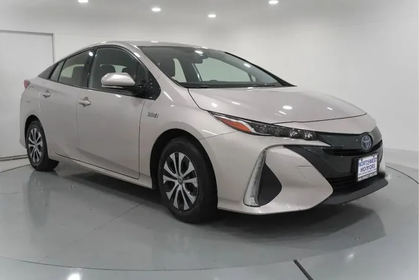 2020 Toyota Prius Prime XLE photo 1