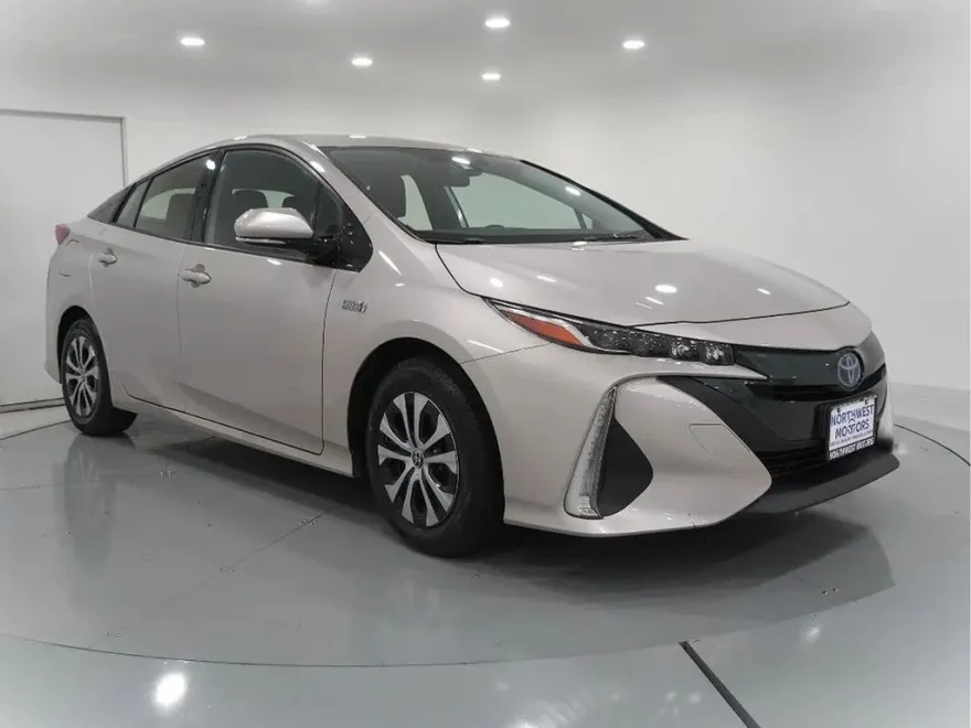 2020 Toyota Prius Prime XLE photo 1