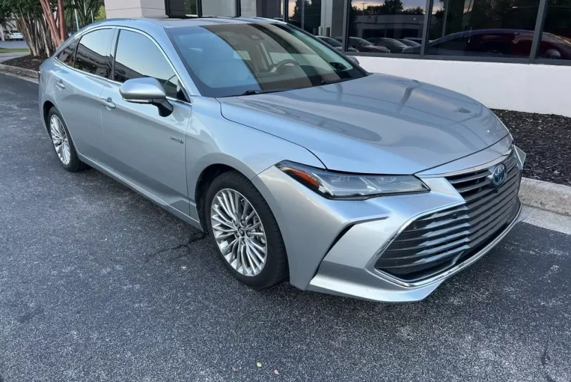 2019 Toyota Avalon Hybrid Limited photo 1