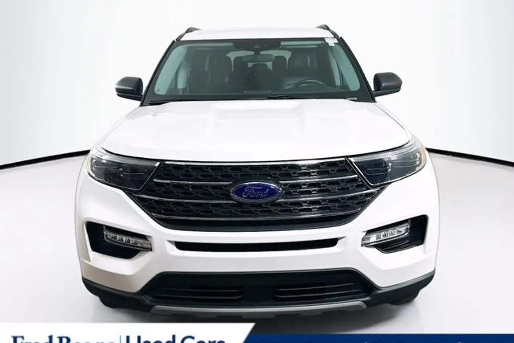 2023 Ford Explorer XLT photo 1