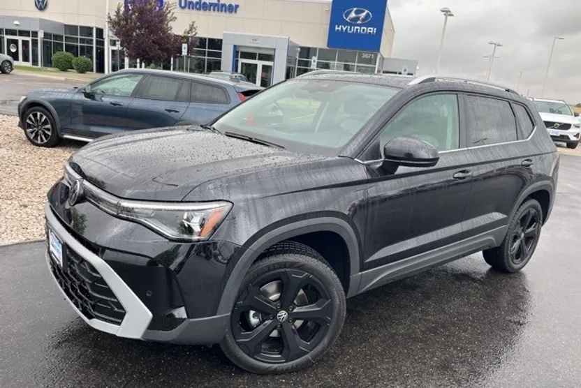2025 Volkswagen Taos SEL photo 1