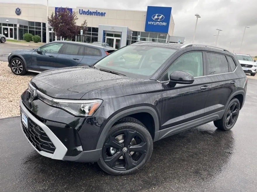 2025 Volkswagen Taos SEL photo 1