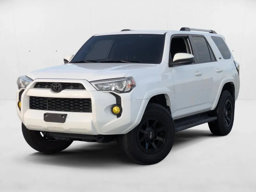 2019 Toyota 4Runner SR5 photo 1