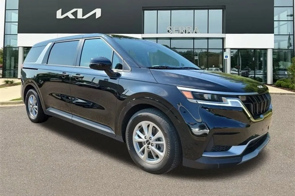 2024 Kia Carnival LX photo 1