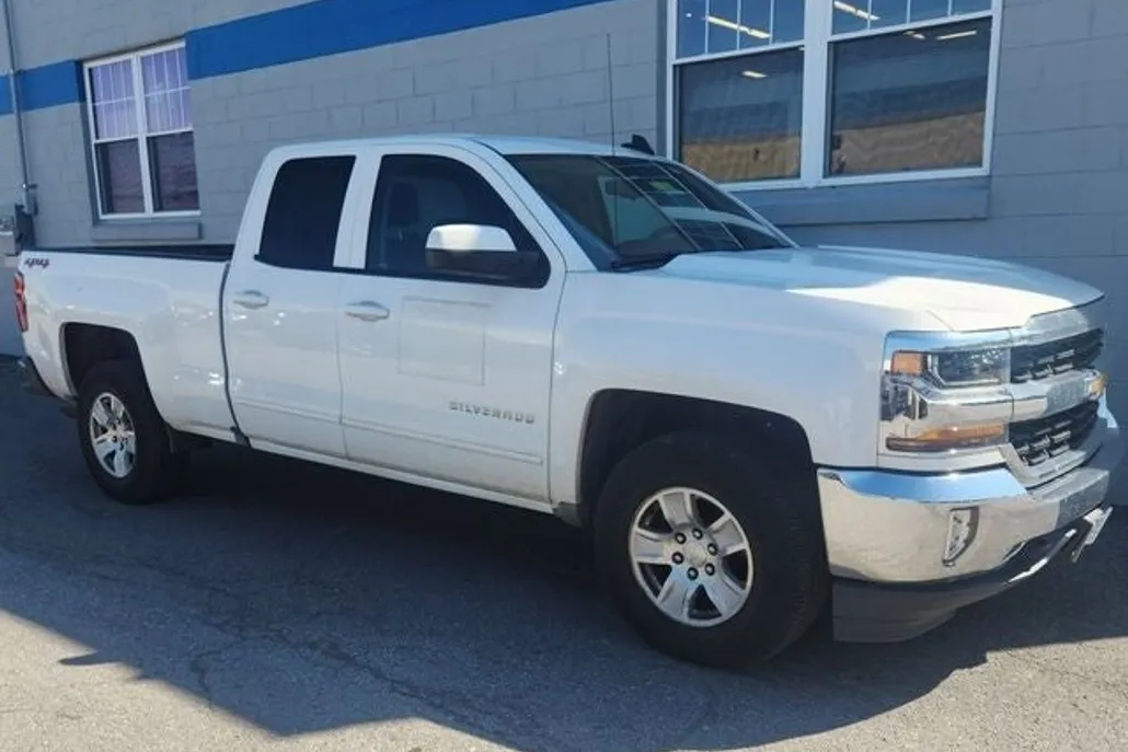 2018 Chevrolet Silverado 1500 LT photo 1
